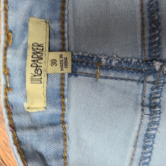 Embroidered Skinny jeans with frayed hems. Sz 30 waist - Picture 3 of 6